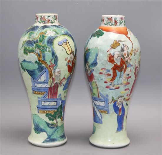 A pair of Chinese famille rose vases, Jiaqing/Daoguang period height 31cm